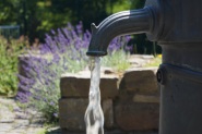 Brunnen mit Trinkwasser