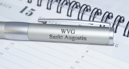 Kugelschreiber liegend auf einem Tischkalender